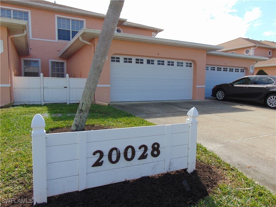 20028 Petrucka Cir N in Lehigh Acres, FL - Building Photo