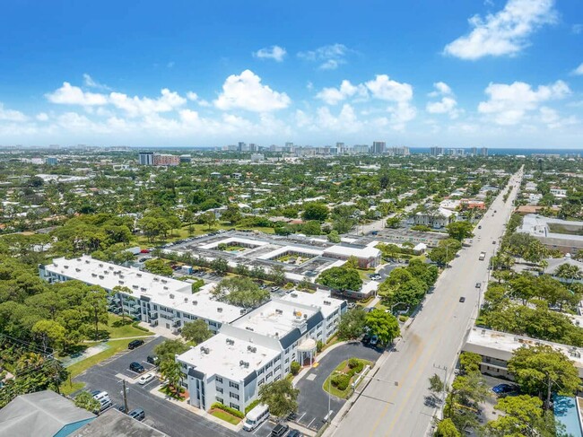 Independence Hall Senior Living in Wilton Manors, FL - Foto de edificio - Building Photo