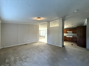 8650 S Hydraulic St in Haysville, KS - Building Photo - Building Photo