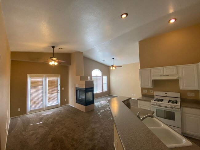 6099 Mustang Breeze Trail in Henderson, NV - Building Photo - Building Photo
