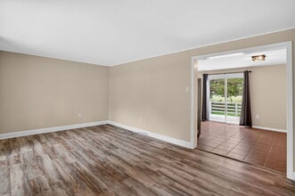 915 Crystal Rock Rd in Lusby, MD - Building Photo - Building Photo