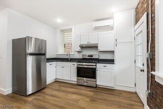 200 Forest St in Montclair, NJ - Building Photo - Building Photo