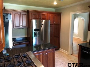 1122 S Wall Ave in Tyler, TX - Building Photo - Building Photo