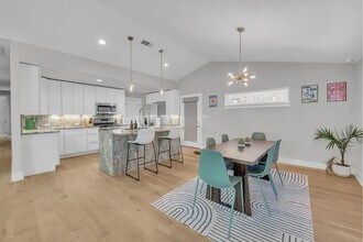 4607 Sara Dr in Austin, TX - Building Photo - Building Photo