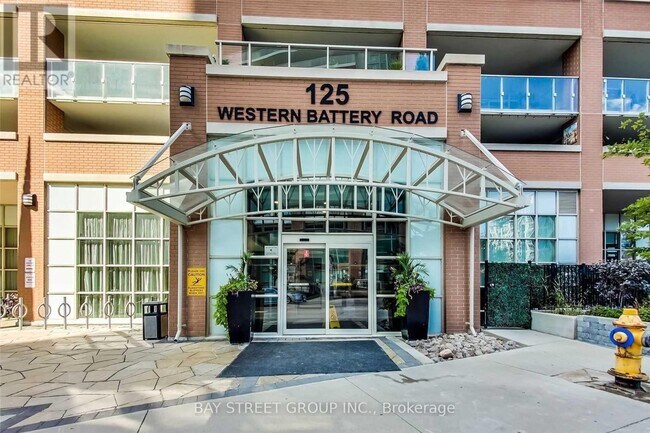 125 Western Battery Rd in Toronto, ON - Building Photo - Building Photo