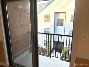 98 Keystone Ct in Edison, NJ - Foto de edificio - Building Photo
