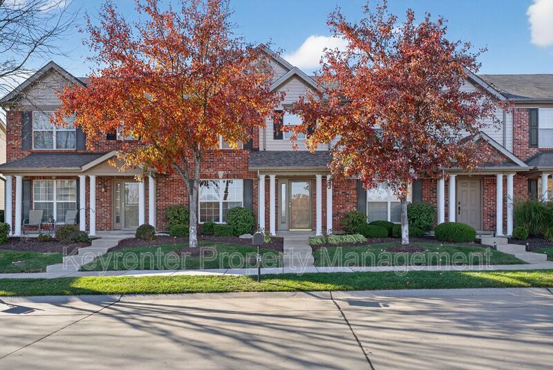 1111 Ridgeway Dr in Lake St. Louis, MO - Building Photo