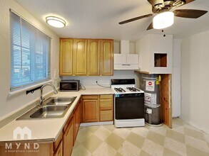 2048 81st Ave in Oakland, CA - Foto de edificio - Building Photo