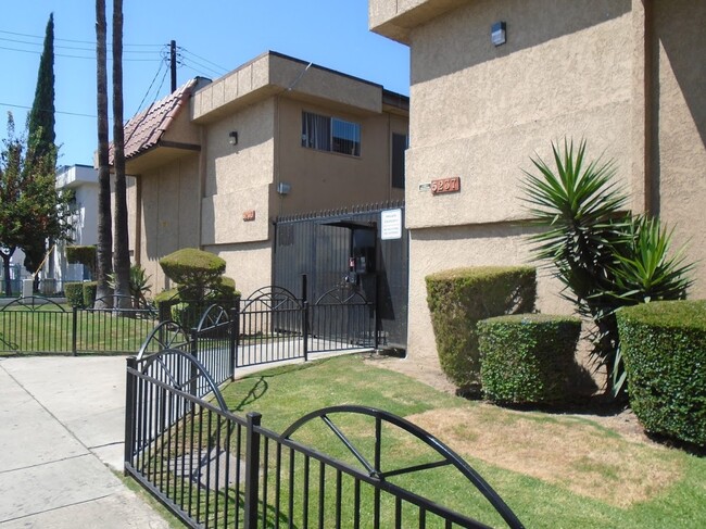 Elizabeth Street Apartments in Bell, CA - Building Photo - Building Photo