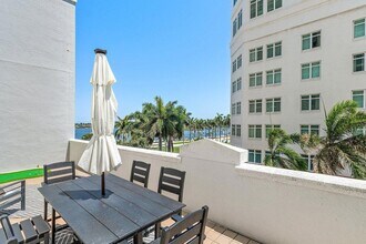 255 Evernia St, Unit 306 in West Palm Beach, FL - Building Photo - Building Photo