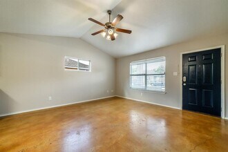 1237 Jefferson Ave in Seguin, TX - Building Photo - Building Photo