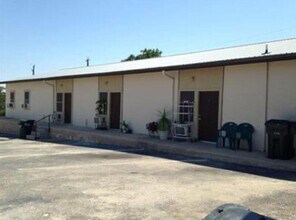 1410 Marlton St in San Marcos, TX - Building Photo - Building Photo