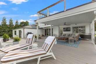 80 Soundview Dr in Stamford, CT - Building Photo - Building Photo