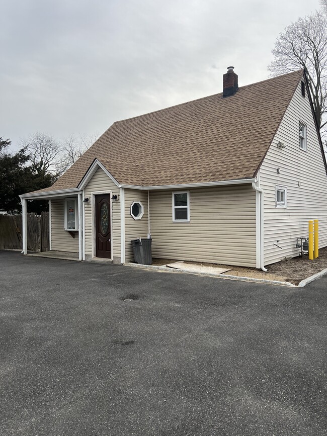 10 Janice Ln in Central Islip, NY - Building Photo - Building Photo