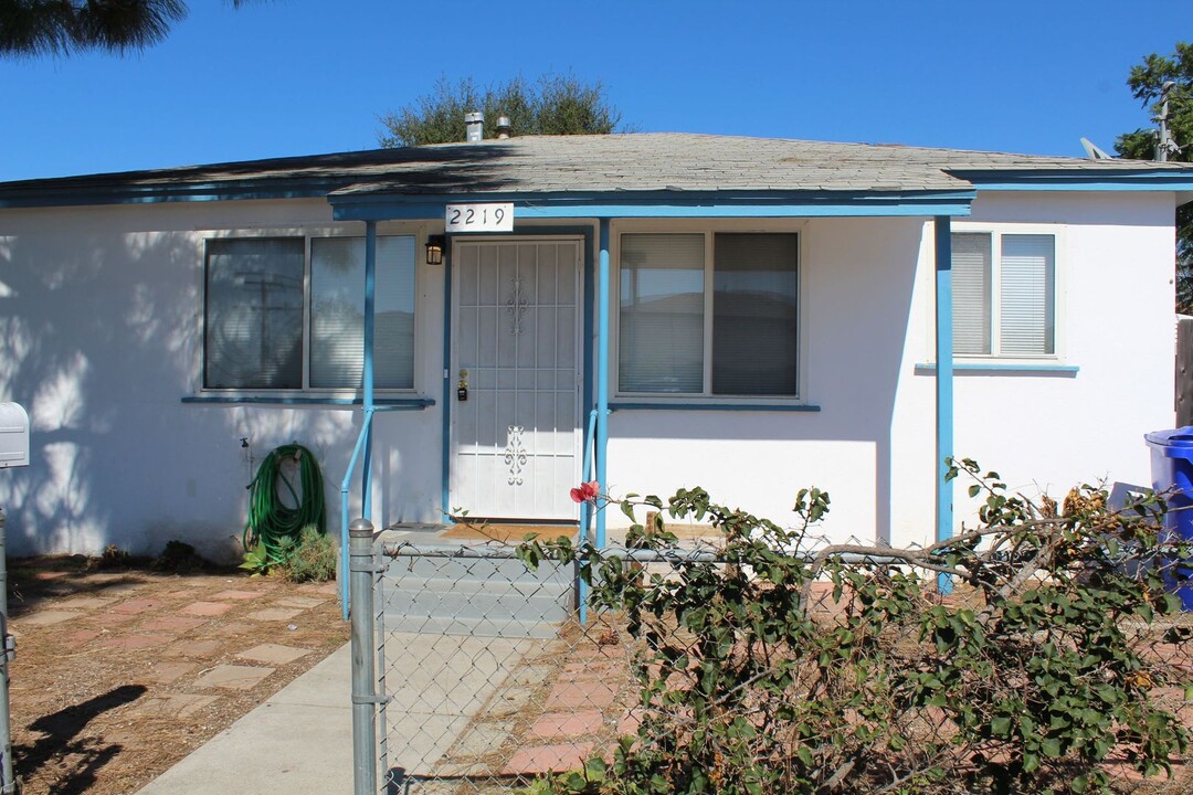 2219 Langmuir St in San Diego, CA - Building Photo