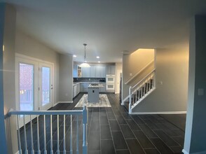 6765 Sutton Oaks Way in Gainesville, VA - Foto de edificio - Building Photo
