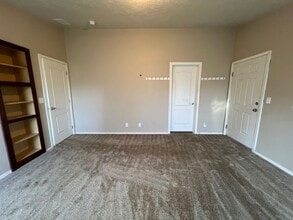1207 E 10th St in The Dalles, OR - Building Photo - Building Photo