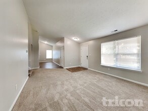 4020 Waterfield Dr in Indianapolis, IN - Foto de edificio - Building Photo