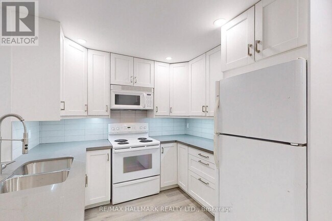 36 Farley Crescent in Toronto, ON - Building Photo - Building Photo
