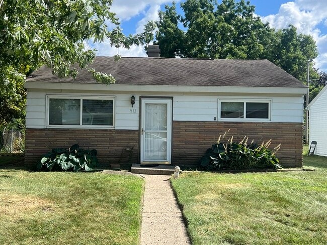 property at 913 W Donaldson Ave