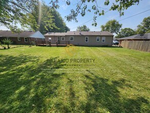 924 Vasbinder Dr in Anderson, IN - Building Photo - Building Photo