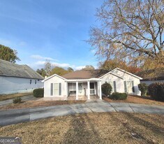 199 Autumn Trace Ct in Macon, GA - Building Photo