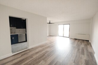 10 N Wood Ave, Unit 419 in Linden, NJ - Foto de edificio - Building Photo