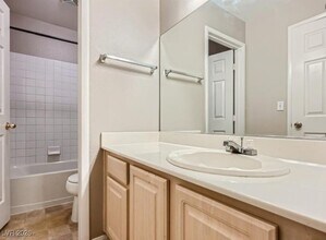 3950 S Sandhill Rd in Las Vegas, NV - Foto de edificio - Building Photo