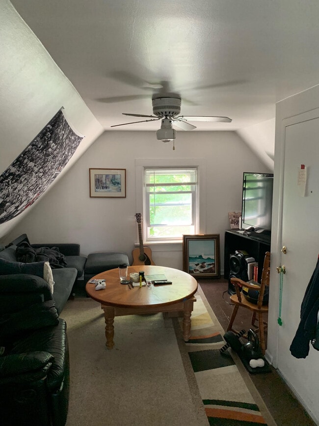 2222 W Dickens Ave, Unit Apt 3 in Chicago, IL - Building Photo - Building Photo