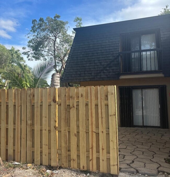 13989 SW 94th Cir Ln in Miami, FL - Building Photo - Building Photo