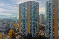 Trailwood Place in Mississauga, ON - Building Photo - Building Photo