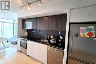 85-985 Queens Wharf Rd in Toronto, ON - Building Photo - Building Photo