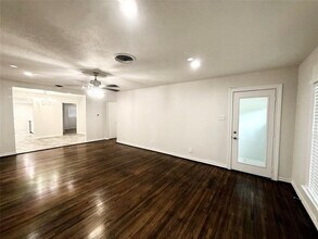 111 Jasmine St in Lake Jackson, TX - Building Photo - Building Photo