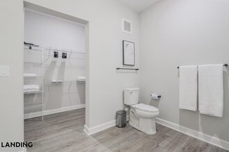 5001 Willowgate Loop, Unit 08-8404 in Tice, FL - Foto de edificio - Building Photo