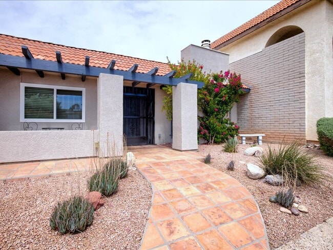 6605 E Vía Cavalier in Tucson, AZ - Building Photo - Building Photo