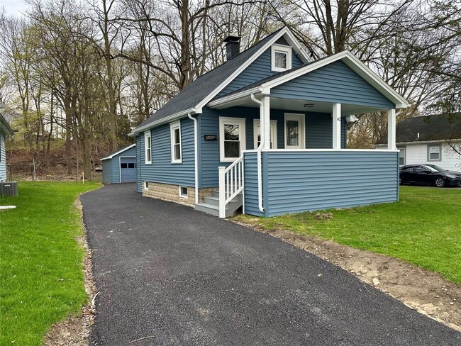40 N Brookside Ave in Endicott, NY - Foto de edificio - Building Photo