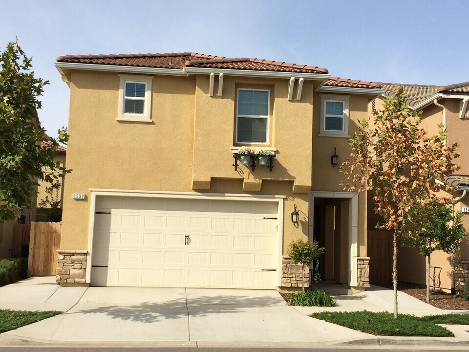 1532 N Sanders Ave in Clovis, CA - Building Photo