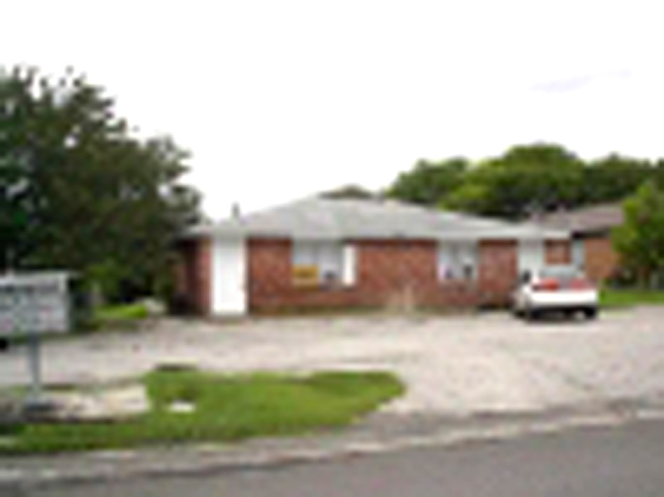 11107 Baywood St in San Antonio, TX - Building Photo