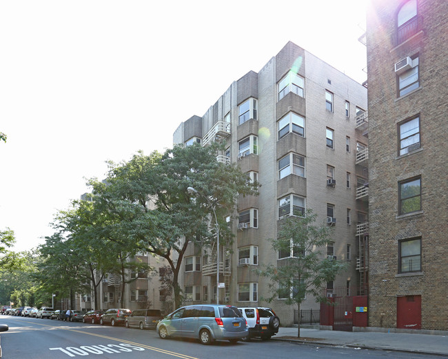 161-171 Seaman Ave in New York, NY - Building Photo - Building Photo