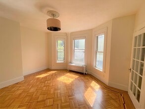 83 Dexter St, Unit 1 in Malden, MA - Foto de edificio - Building Photo