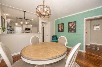 611 W Houston St in Tyler, TX - Building Photo - Building Photo