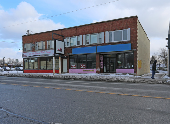 445-451 Simcoe St S in Oshawa, ON - Building Photo - Building Photo