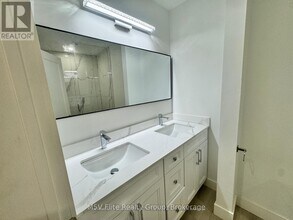 3276 Victory Crescent in Mississauga, ON - Building Photo - Building Photo