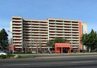 Flower Park Plaza Apartments in Santa Ana, CA - Foto de edificio - Building Photo