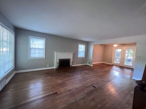 2216 Monroe Ave NW in Grand Rapids, MI - Building Photo - Building Photo