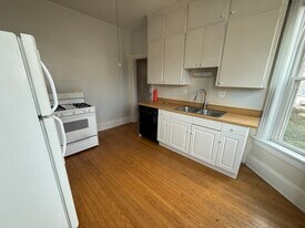 1823 E Bradford Ave, Unit Lower in Milwaukee, WI - Building Photo