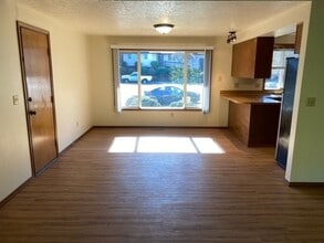 2377 Edgehill Ct S in Salem, OR - Building Photo - Building Photo