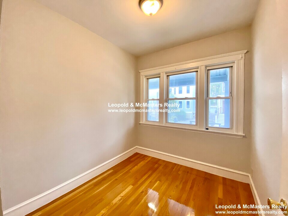 21 Roseclair St, Unit 1 in Boston, MA - Building Photo