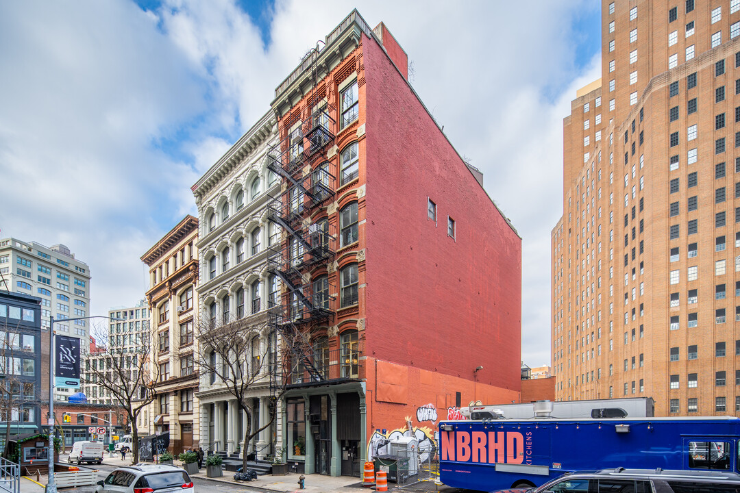 12 White St in New York, NY - Building Photo