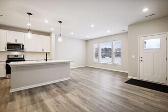 14536 Twin Lakes Cir in Burnsville, MN - Building Photo - Building Photo